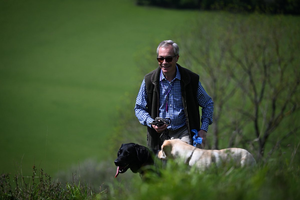 Nigel_Farage tweet picture