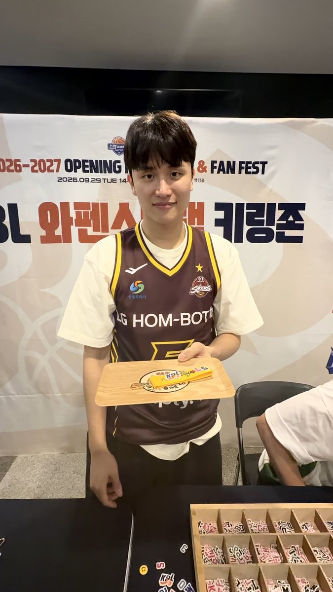 bab_pull_'s tweet photo. made by 준석 feat.이정현
ㅇㄴ 준석이가 스마일 달라했는데 이정현이 스마일주고 무적엘지 무적엘지 하면서 무적줘서 스마일 빼고 무적엘지됨ㅋㅋㅋㅋㅋㅋㅋ 마지막 무적이었다네요,,ㅋㅋㅋㅋㅋㅋ https://t.co/lNtjYXwcPX
