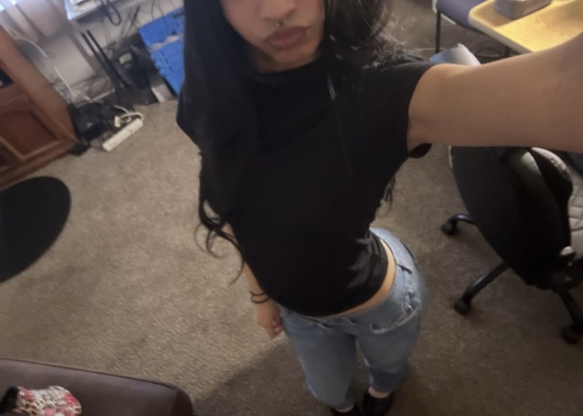 hazelbby444's tweet photo. Dck rates only $8 rn lemme see emm 😩😛 https://t.co/EgQnI86aS1