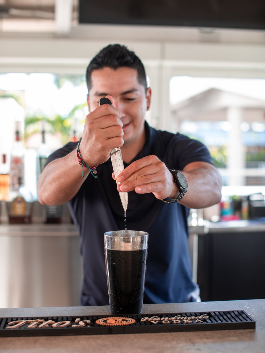 fazumgarrote's tweet photo. Swipe ➡️ to mix your tropical cocktail! 🍹🍹🍹 https://t.co/mp2554eNum