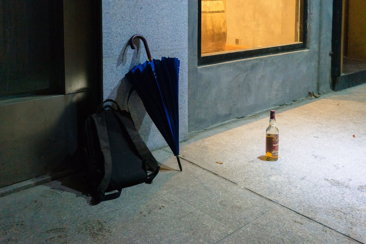 joxtn4140's tweet photo. Can you help me quickly pick up the empty bottles at the suburban outskirts before the thieves steal them https://t.co/EVNVO7n4PX