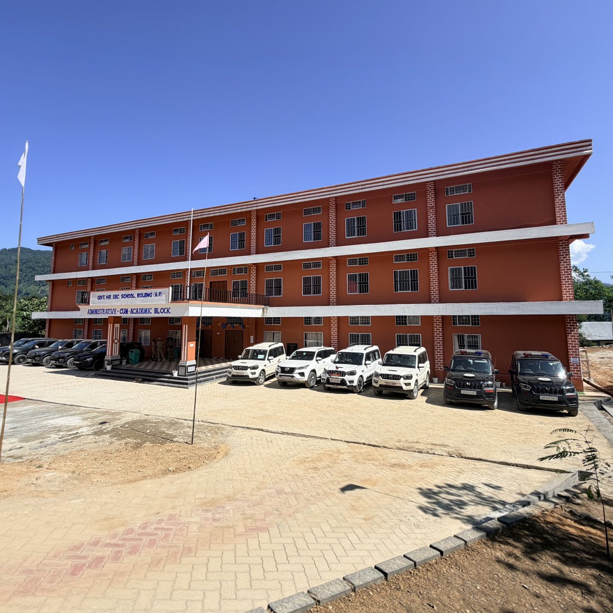 PemaKhanduBJP's tweet photo. It feels good to see government schools like this taking shape in our districts. This Government Higher Secondary School at Boleng is a reflection of our continued efforts to replace old, dilapidated school buildings with modern, safe and better infrastructure for our children. https://t.co/Vrq3rMFSYU