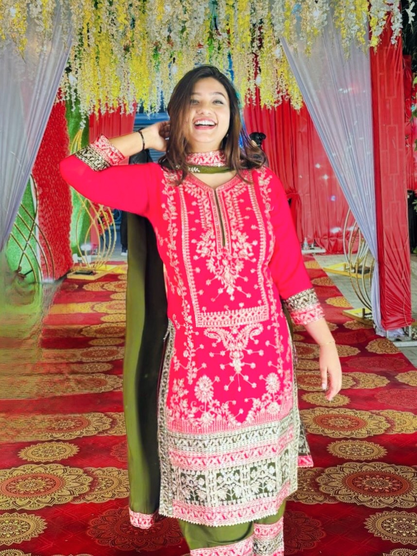 MajaP2000's tweet photo. Punjaban genes❓🤨

Wedding bells 🔔 🌸

#throwback #2025 #dostkishaadi https://t.co/6jWL8f7M1r