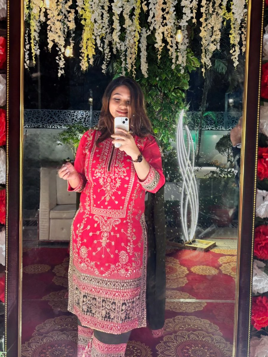 MajaP2000's tweet photo. Punjaban genes❓🤨

Wedding bells 🔔 🌸

#throwback #2025 #dostkishaadi https://t.co/6jWL8f7M1r
