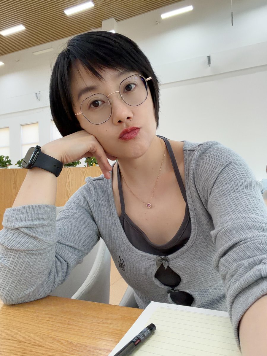 janavypp's tweet photo. 想问下各位推友们，在x看片，你们一般搜什么关键词？你们喜欢什么剧情的 https://t.co/rR5aZoJ0Da