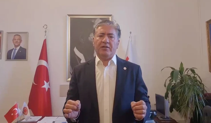 DikenComTr's tweet photo. YENİ Parti Milletvekili Murat Emir: 

❝Tera Yatırım Bankası bono satıp borçlandı, yasal sınırı 8,5 kat delerek çevresine 600 milyon dolar (güncel kurla 29,4 milyar lira) kredi dağıttı. Krediyi alanlar da o parayla dönüp yine aynı grubun Tera Portföy fonlarını aldı.❞

https://t.co/HmUWlZdg0M