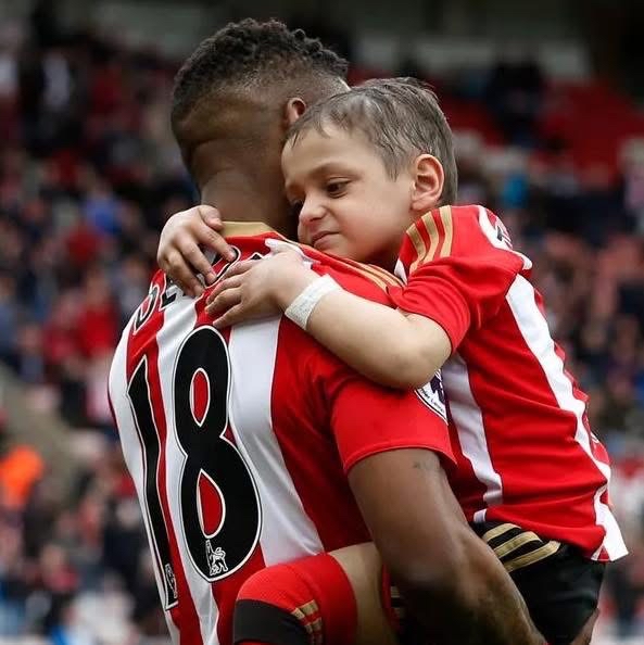AwayDaysFB's tweet photo. Easily the best photo of the last 10 years. The bond these two shared was so special. ❤️ https://t.co/jZxbxlQv6H