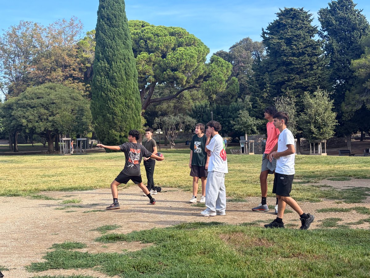 DonBoscoNice's tweet photo. Pour lancer cette nouvelle année scolaire sous le signe de la convivialité et de la cohésion, notre classe de 1CMETAV a participé à une matinée d’intégration riche en découvertes avec trois de ses professeurs ! https://t.co/NOu8kylMXn