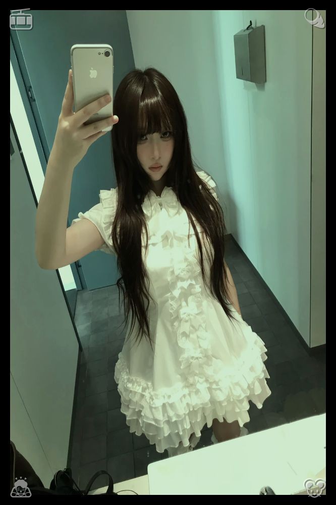 bz_u826d's tweet photo. 🗞Visiting art exhibition Discovered new artistsThe next morning, I wake up, stretch, and stand in front of my mirrors. I take a selfie, my smile bright, my eyes full of hope, and save it. This is the start of a new day, a new chapter, a new part of my journey—and I’m ready. https://t.co/0yUoentAd1