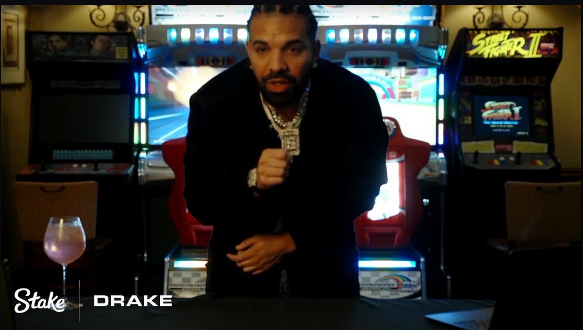 DrakeDirect's tweet photo. Drake rocking his original Cash Money chain on stream 

“Birdman, platinum, Cash Money. What are you guys crazy? You think you guys can buy our artifacts like how we buy your artifacts? No, it’s in the family, Dummy.” https://t.co/TEpPdiqyAQ