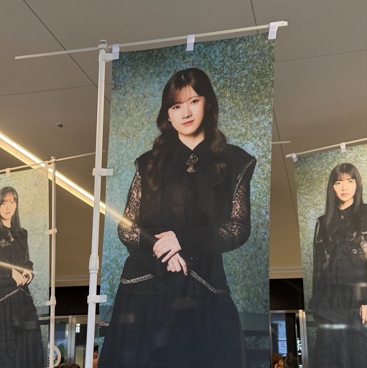 yaichi39108's tweet photo. フラッグ撮ったけど照明が透けて変な感じになっちゃう😅

#櫻坂46_BACKSLIVE_DAY1 https://t.co/70QxPAqUT8