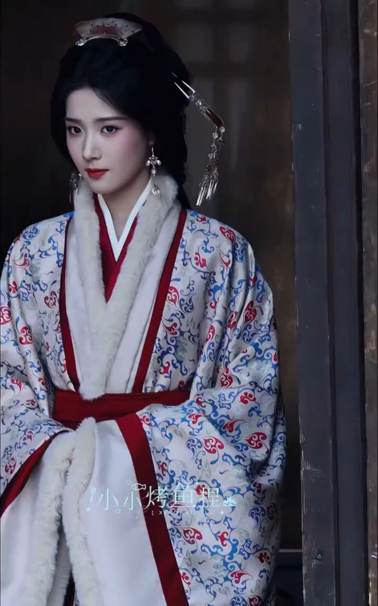gloriouscatt's tweet photo. I'm loving her every outfits in this drama!Her fits just scream luxury and dominance😍

#LuYuxiao https://t.co/cXn8EpGYE3