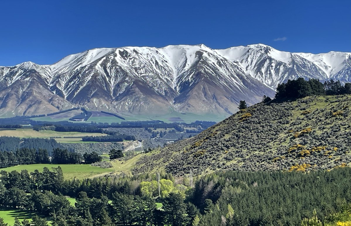 grahamwatson10's tweet photo. Day 2 of our springtime trip in south island NZ, what better than this view of Mt Hutt range over the Rakaia Gorge..? https://t.co/DS7Nn28Xbe