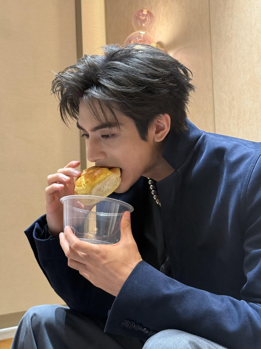 woiiinee's tweet photo. 260929 #송위룡 샤오홍슈 
最近的我 https://t.co/ZkJiRE4k6j