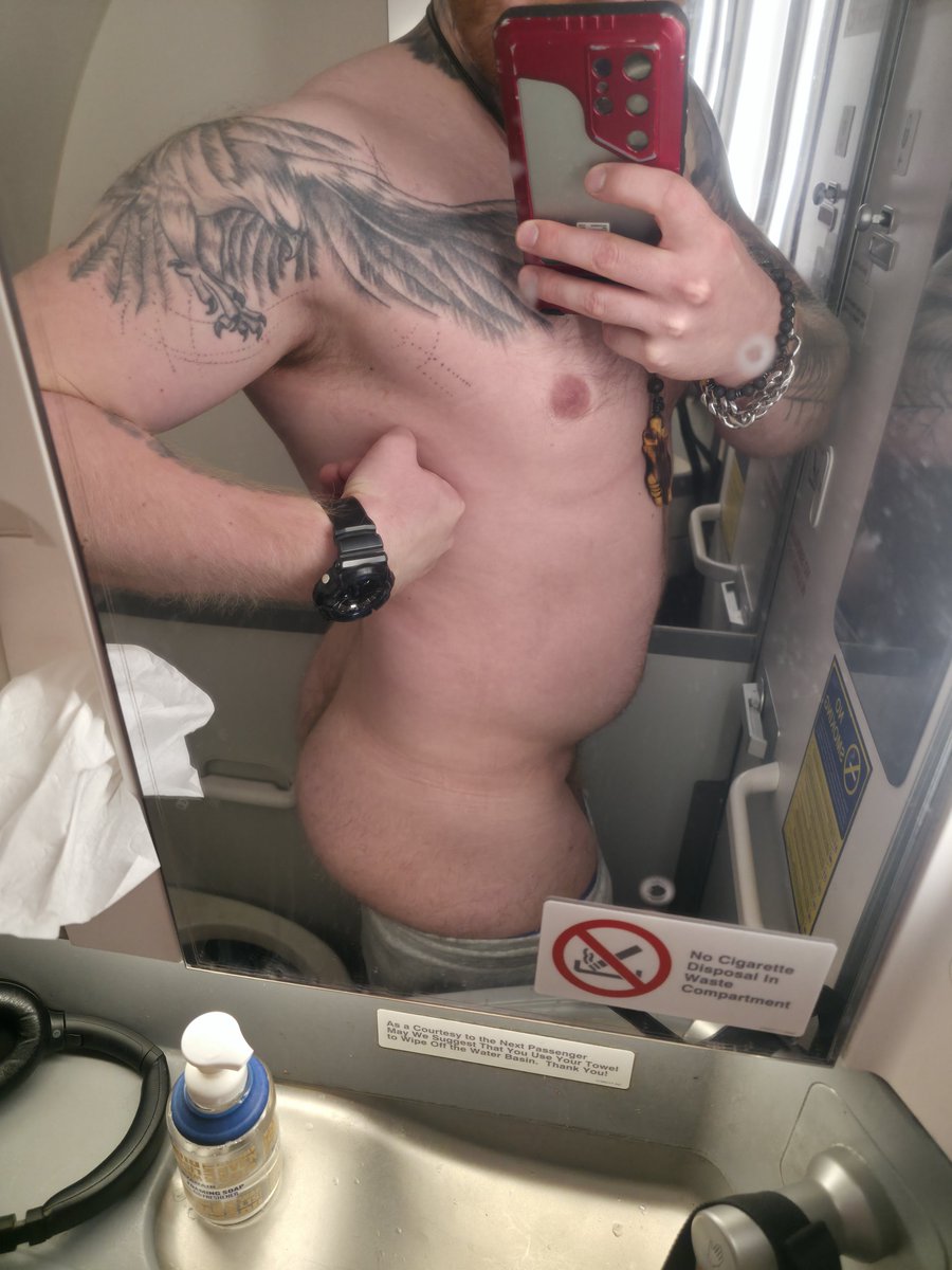 subbcub's tweet photo. Would you hide with me in the lavatory 🍩🥰 https://t.co/se2TkPts3b