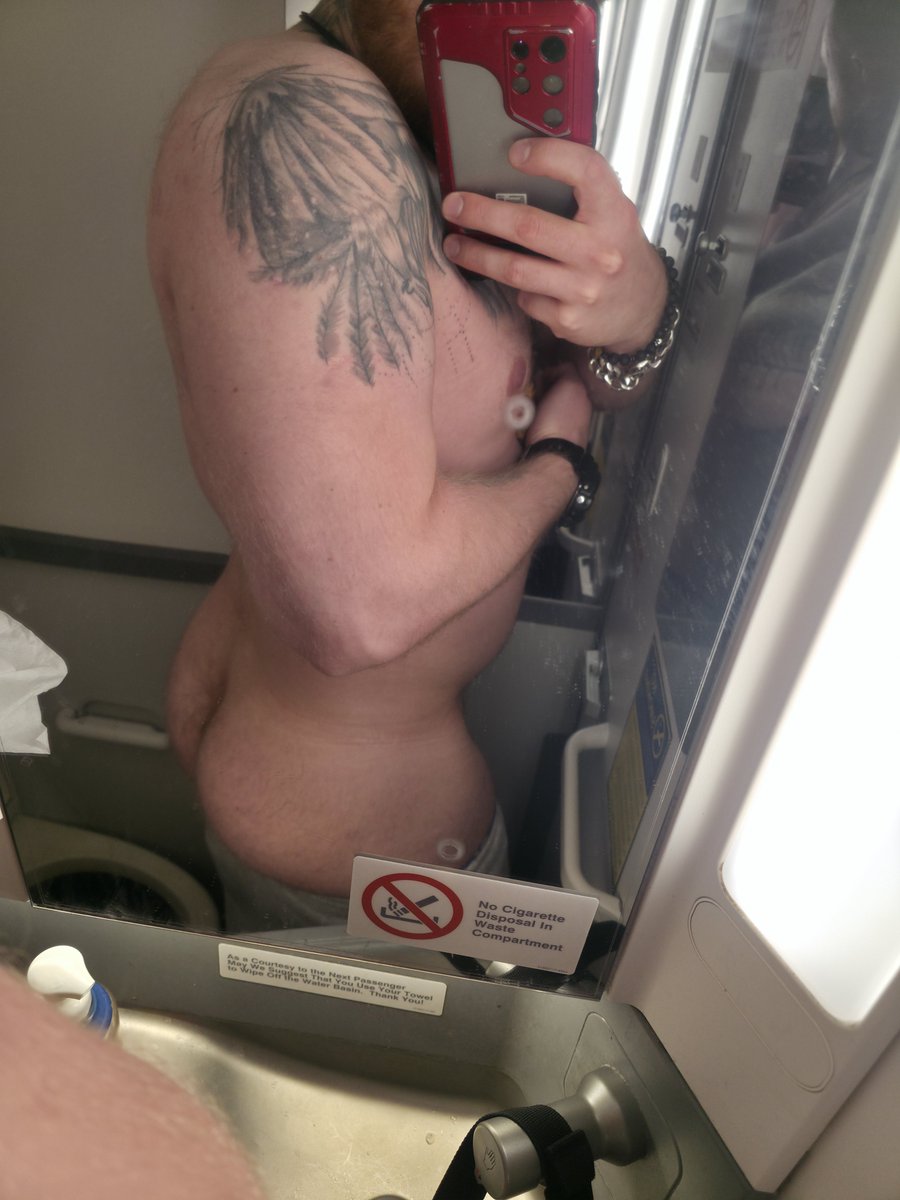 subbcub's tweet photo. Would you hide with me in the lavatory 🍩🥰 https://t.co/se2TkPts3b