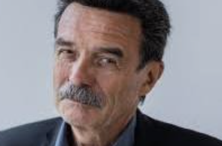 ChLECHEVALIER's tweet photo. ANTISÉMITISME : LE SPÉCIALISTE DE MÉDIAPART

Il faut bien connaître ses sujets. 
C'est bien le cas d'Edwy Plenel !

- Ainsi, en 1972, aux J.O. de Munich, un commando palestinien assassine ONZE membres  juifs de l'équipe d'Israël.

- Aussitôt, Edwy PLENEL  défend les assassins :
           « Aucun révolutionnaire ne peut se désolidariser
           de Septembre Noir. Nous devons défendre
           inconditionnellement face à la répression
           les militants de cette organisation. […] "

- Bien plus tard, le camarade #Edwy déclare :
            "« Ce texte, écrit il y a plus de 45 ans, dans un
             contexte tout autre ET ALORS QUE
              J'AVAIS 20 ANS..."

Quand on vous dit que PLENEL est un spécialiste...
 
@RNational_off 
@RNational
@groupeRN_off 
@louis_aliot 
@eciotti 
@partiudr 
@groupeudr