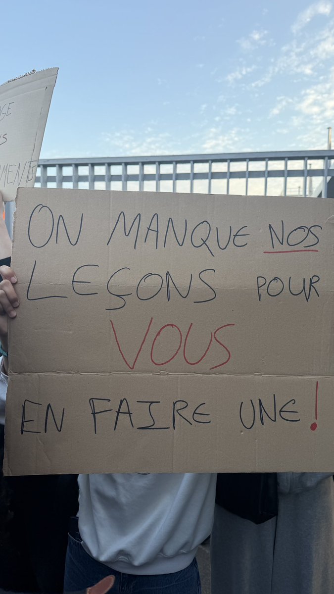 Ael4xxx's tweet photo. Je suis Robespierre https://t.co/o6ivoJby9u