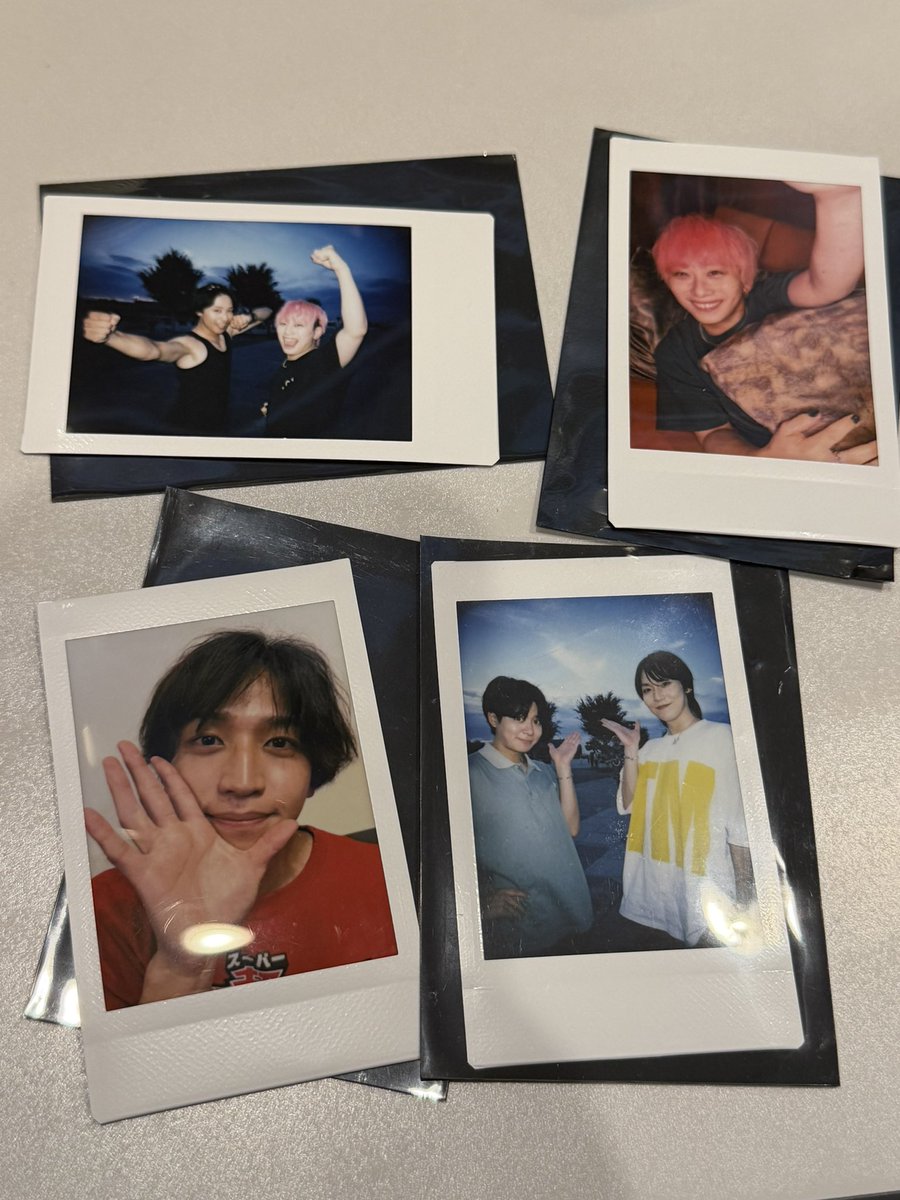 cdicn_miho's tweet photo. THE超BOYS  バトライブグッズ 
【譲】
ランチェキ  混合❤️💚、🤍🩷
                    ソロ ❤️、💚
チャーム   💚×2、🧡×2、❤️
【求】  💛か🩵

お心当たりある方フォロー外からでもお気軽にご連絡ください📨 https://t.co/PeCW3ILpsv