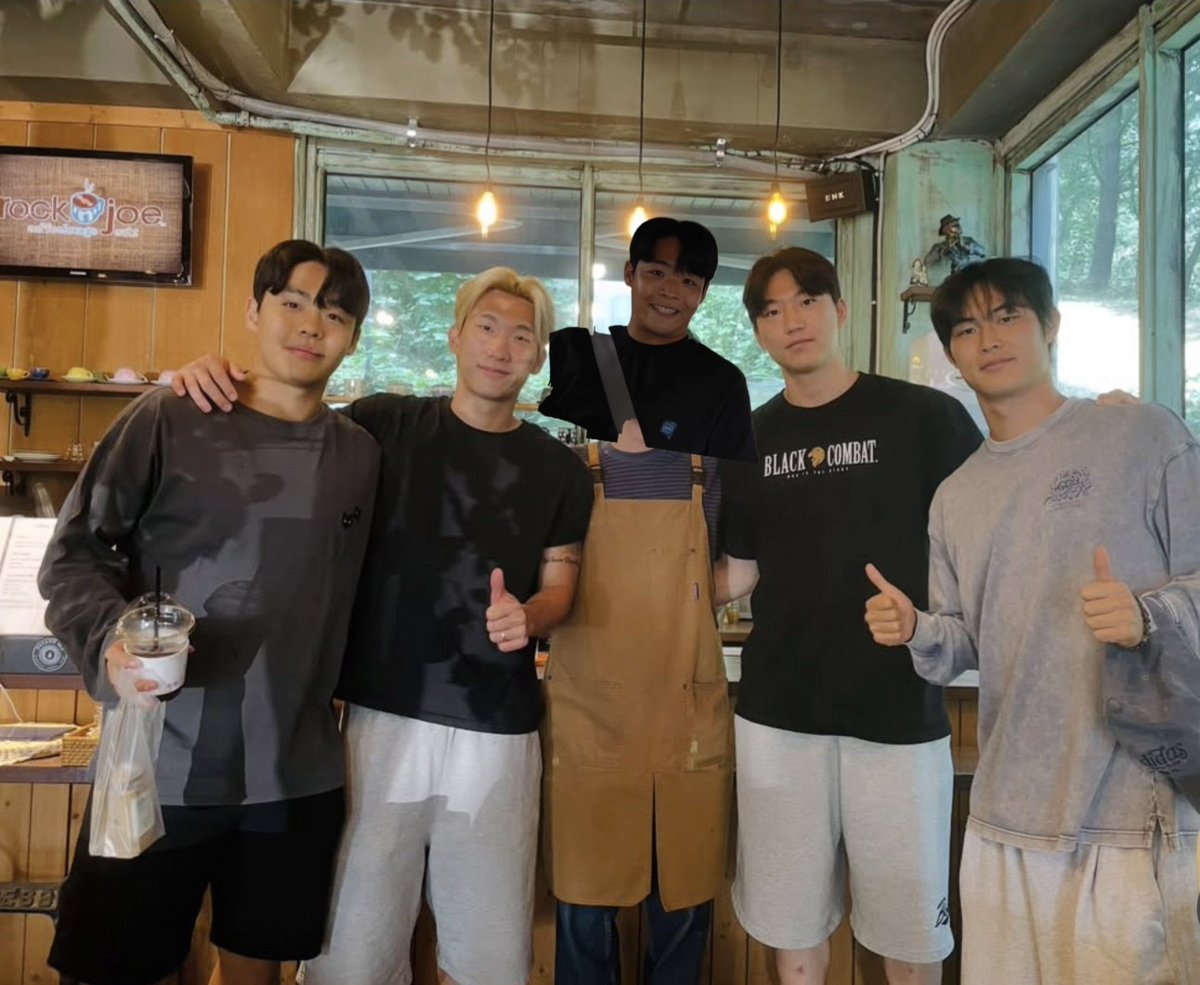 alwaysbluewings's tweet photo. 훈련 끝나고 갔나보네 https://t.co/s3owJmDupg