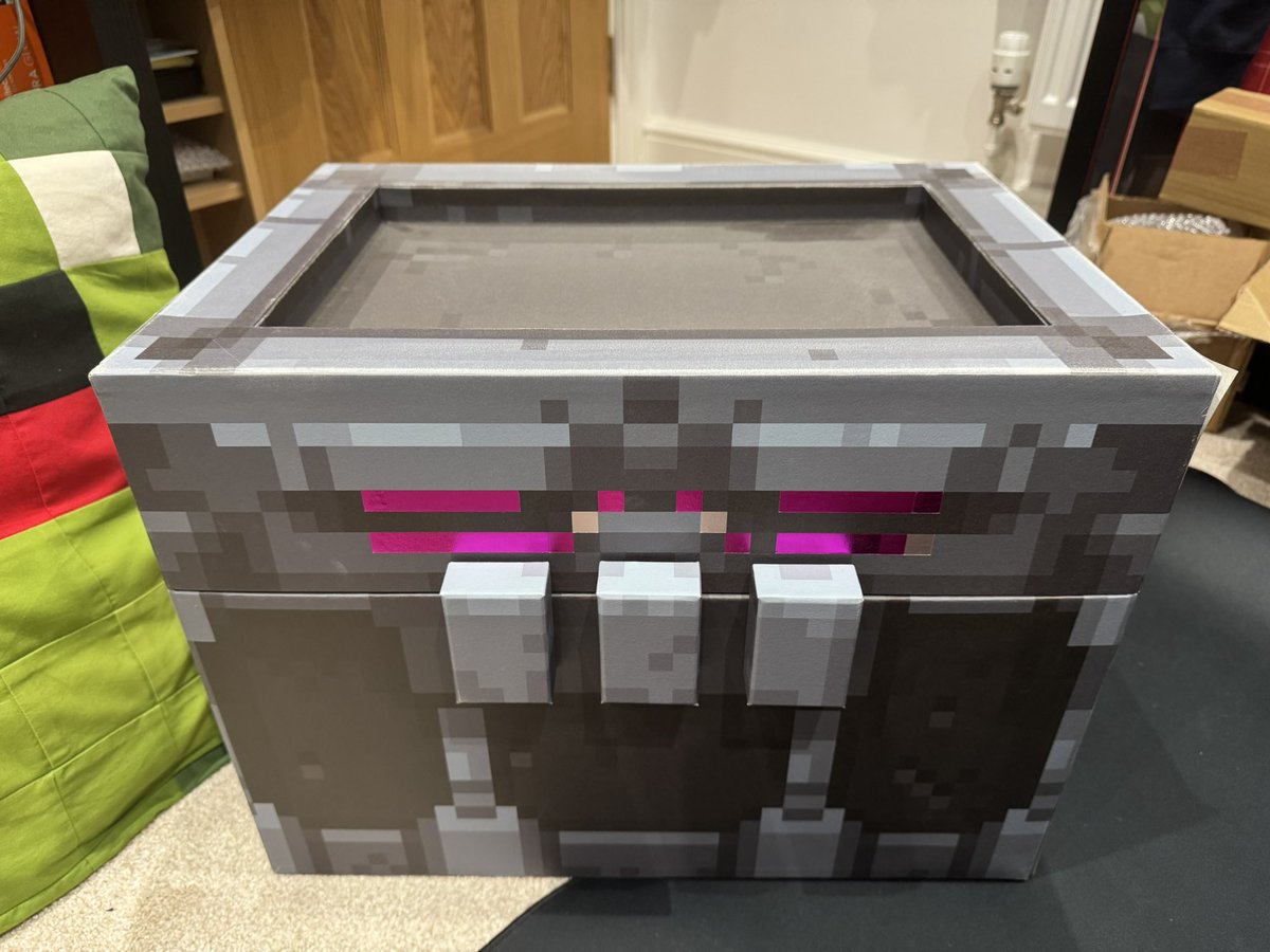 eckoxsoldier's tweet photo. 🚨 HAPPY MINECRAFT DUNGEONS II LAUNCH DAY! 🚨 

Throwback to 7/8 years ago when Minecraft sent me the coolest Dungeons box for dungeons 1 launch, it’s still in pristine condition today 😎 

Don’t miss out on a special launch 

🔗 pre order: https://t.co/Q15GTKDBBu 🔥 https://t.co/cvHdScfTVO