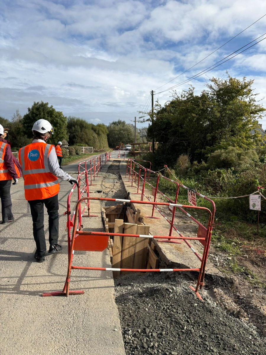 cinea_eu's tweet photo. On the ground in La Martyre &amp; the onshore cable route in Brittany 🇫🇷 seeing #CelticInterconnector progress

This vital project is establishing the 1st electricity interconnection btw France &amp; Ireland boosting Europe’s energy security &amp; supporting clean transition

#EU #CEFEnergy https://t.co/QHVAyWw3IY