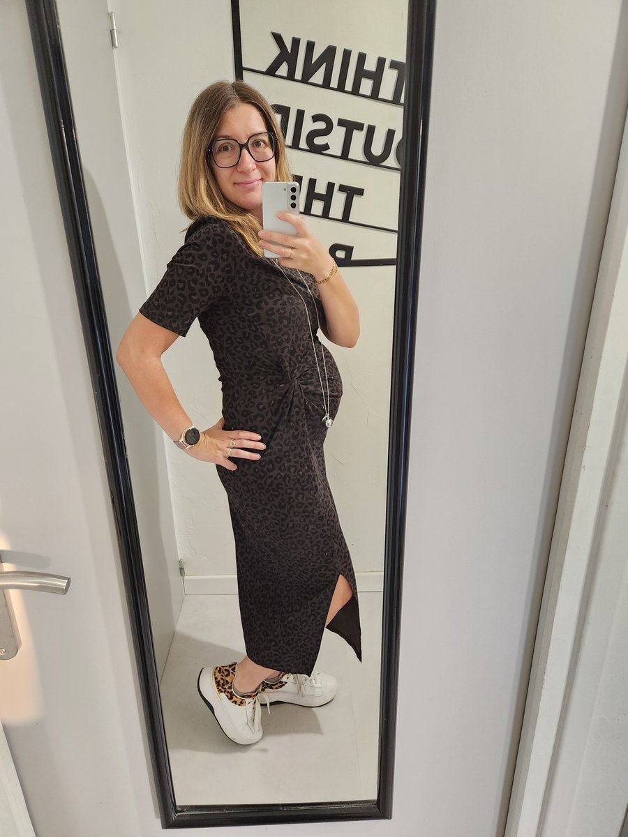 blondie_banana's tweet photo. Je suis une cougar...

Ah non pardon, total look léopard, et alors, qu'est ce que tu vas faire ? https://t.co/yIMmalczg5