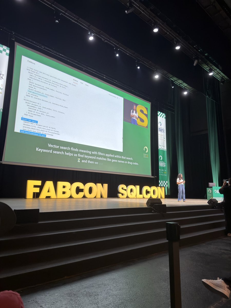 GastonFCruz's tweet photo. Now, let’s talk about Azure SQL Hyperscale with @AnalyticAnna at #FabConBarcelona https://t.co/mjQr14KqNi