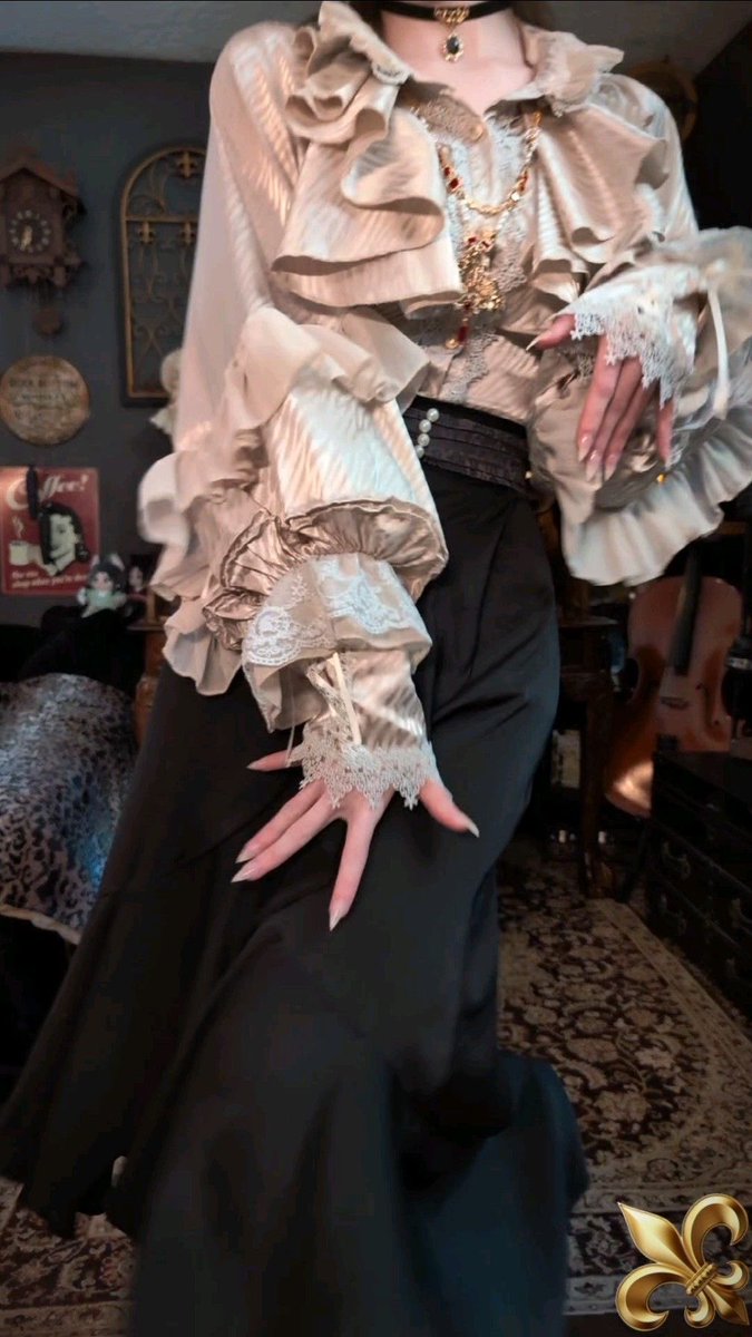 crimsonheirloom's tweet photo. romantic gothic with a touch of vintage elegance https://t.co/THLdyPDTxk
