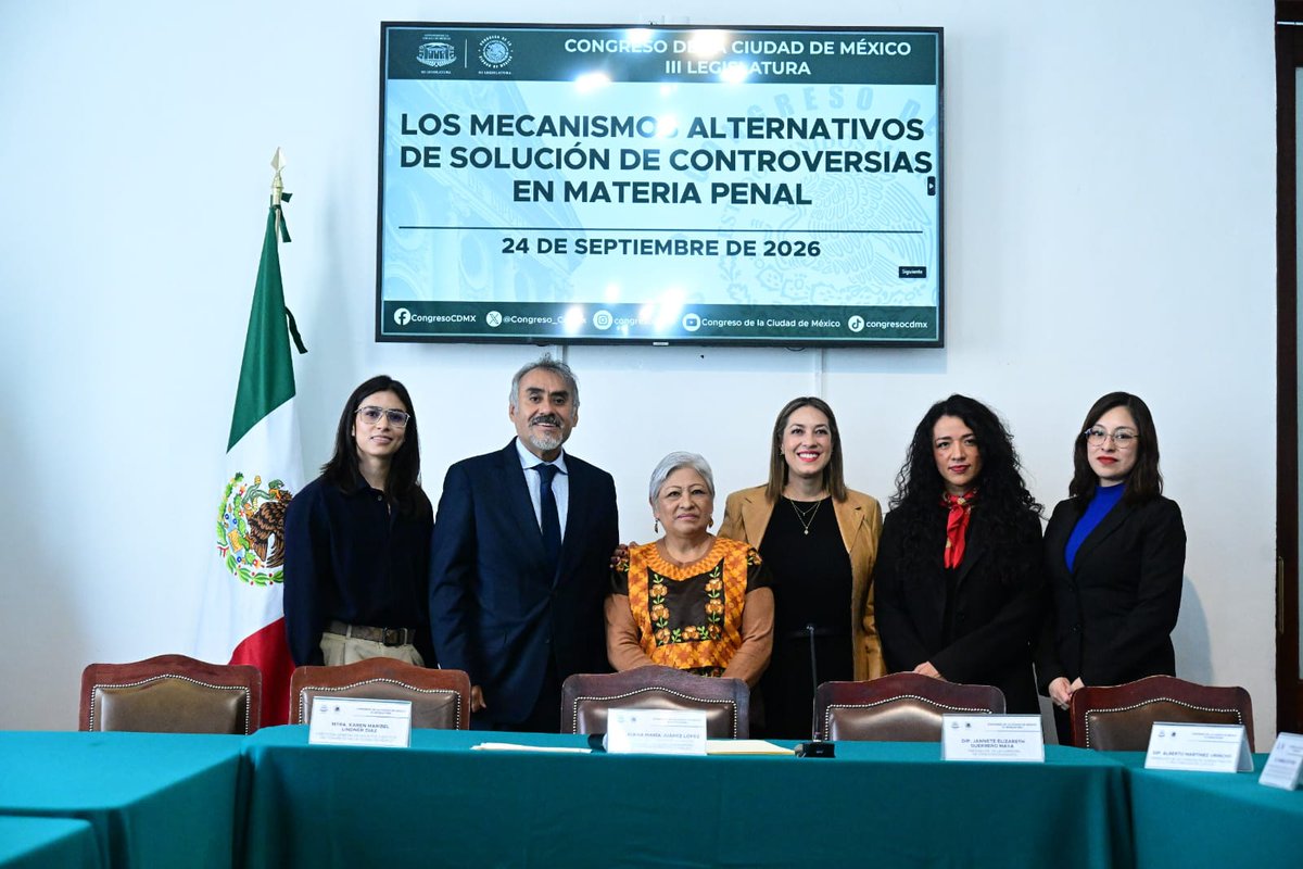 partidodeltra11's tweet photo. Durante la capacitación sobre mecanismos alternativos de solución de controversias penales en el #CongresoCDMX, la dip. @jguerreromaya destacó que el personal de los Módulos es el vínculo directo para orientar a la ciudadanía hacia una justicia rápida y restaurativa. 🤝⚖️
#PTCDMX https://t.co/xUto4Ry7Id
