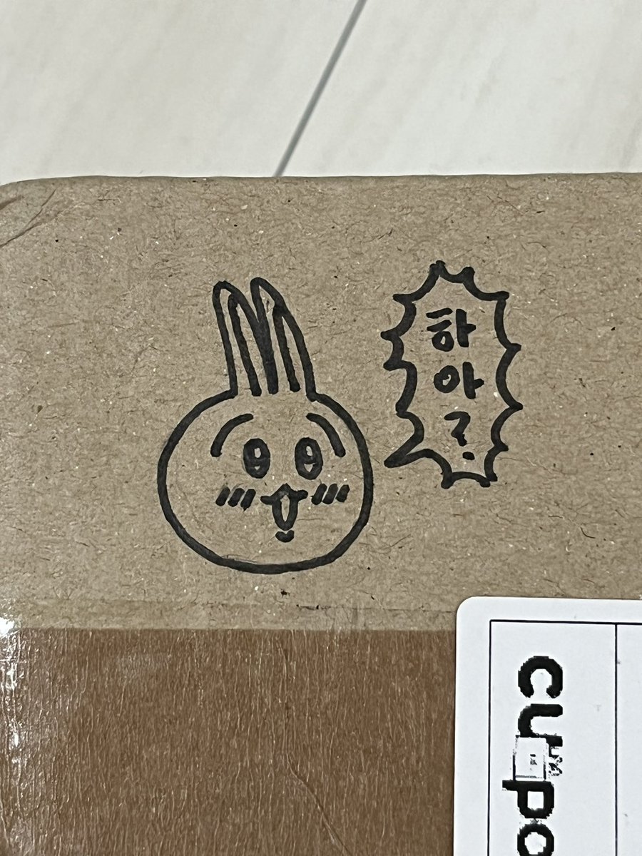 emnei9's tweet photo. 아니 아노코 인형 샀는데 상자에 우사기 그려져있음
너무웃기고 귀엽다 https://t.co/kl8TOXTXd2