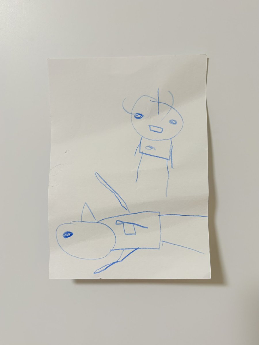 paricono's tweet photo. 幼稚園から、昨日と同じ構図の絵をたくさん持ち帰ってきて笑った。

最後のは、「この向きにするとタロウがバードンを倒してるみたいに見えるね」と話したやつ。
どこか虚しそうな目だ。 https://t.co/IrpVPxo8jy