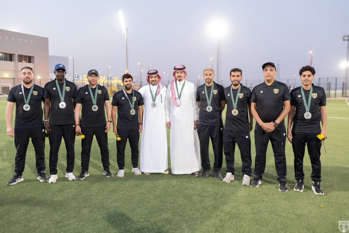 F_Alsaleem1's tweet photo. حساب نادي التعاون لم يودع مسفر القرعان بعد ! 

اهم رجل في الجيل الحالي لنادي التعاون بالفئات السنية اشرف على جميع الاسماء البارزة من لحظة مبكره والان هم نجوم كبار في سماء السعودية 

مثل هذا الرجل يستحق الشكر والتقدير ومتاكد 
ان هذا الامر سيحدث من قبل ادارة التعاون 💛☑️ https://t.co/31cueigpND