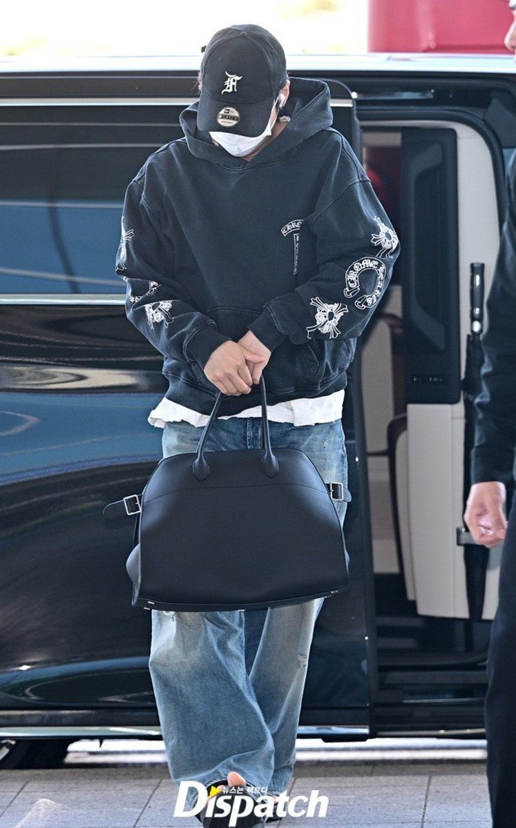 BANGTANITA_B1CS's tweet photo. 📸 #SUGA è partito per gli Stati Uniti 🛫 https://t.co/kOc0FuxuX4