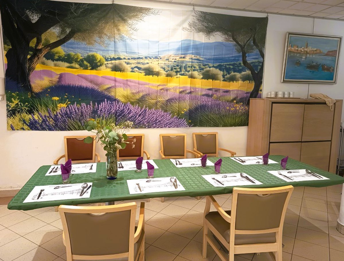 CHMartigues's tweet photo. L’EHPAD Le Félibrige à Marignane, en direction commune avec le CHM, a organisé un repas à thème sur Marseille.
Au programme : frites de panisses, décorations provençales, quizz sur Marseille et après midi musicale !
Merci à tous pour cette journée festive ! https://t.co/QQtgq88NYt