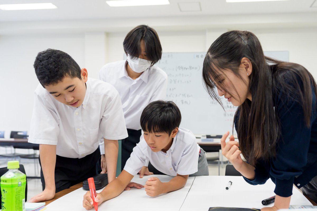 Keio_univ_PR's tweet photo. 8月28日、日吉キャンパスにて今年で5年目となる「慶應義塾SDGs会議―2026塾生会議 サマー・キャンプ―」を実施。慶應義塾の一貫教育校の小中高生から大学生まで約50名が集い、ディスカッションを通じてSDGs実現、さらにその先の理想の姿について考えました。
https://t.co/OYGixE0cVj https://t.co/7FNoXDbwx6