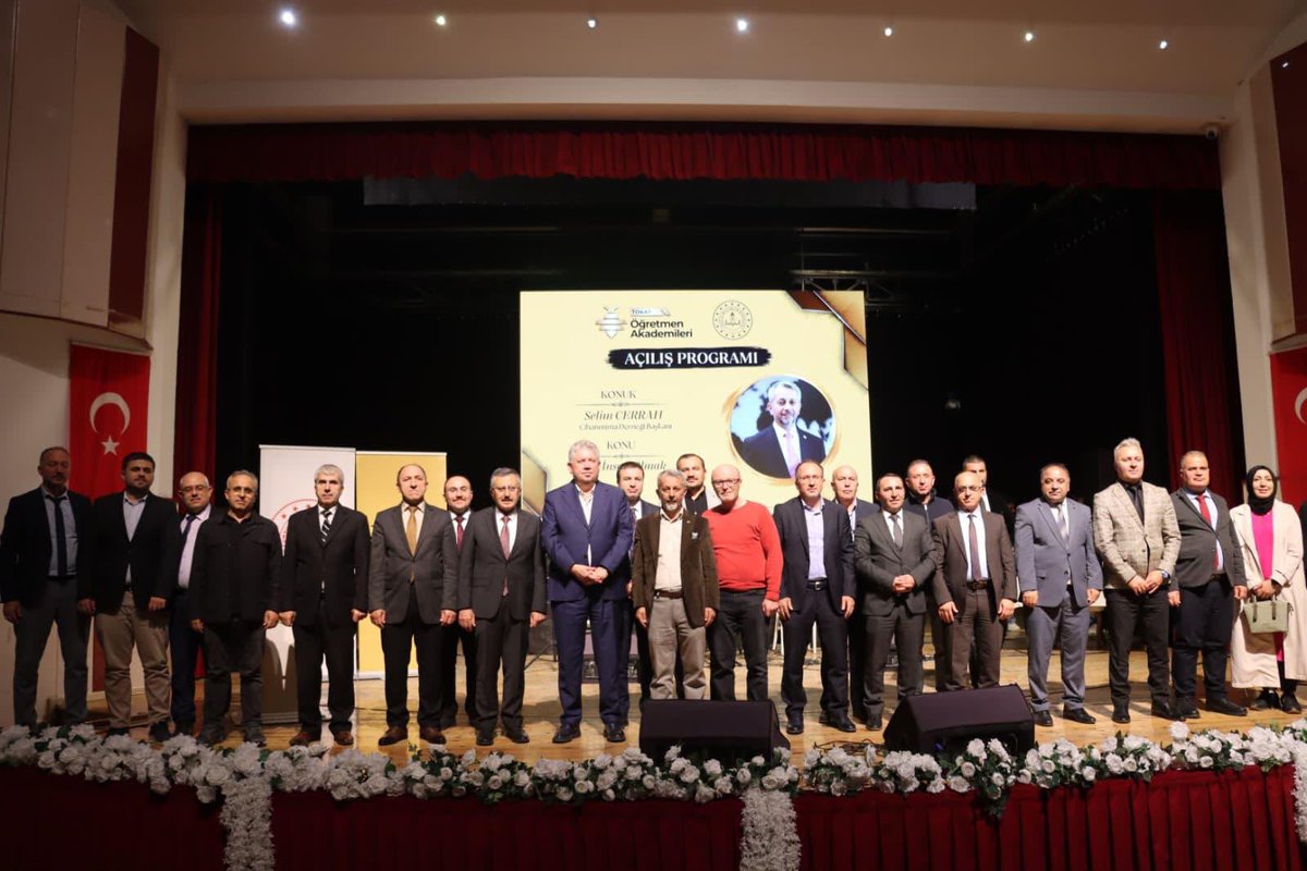 Cihannumader's tweet photo. Genel Başkanımız Selim Cerrah (@Selimcerrah) ve Yüksek İstişare Kurulu Başkanımız Ahmet Akça, Tokat İl Millî Eğitim Müdürlüğü tarafından düzenlenen Öğretmen Akademileri Açılış Programına katıldı.

Programın ardından Tokat Valisi Abdullah Köklü’yü (@abdullahkoklu) ziyaret eden heyetimiz, yürütülen çalışmalar ve iş birliği imkânları üzerine istişarelerde bulundu.

Nazik kabulleri ve kıymetli değerlendirmeleri için Sayın Valimize teşekkür ediyor, Öğretmen Akademileri’nin eğitim camiamız için hayırlara vesile olmasını diliyoruz.