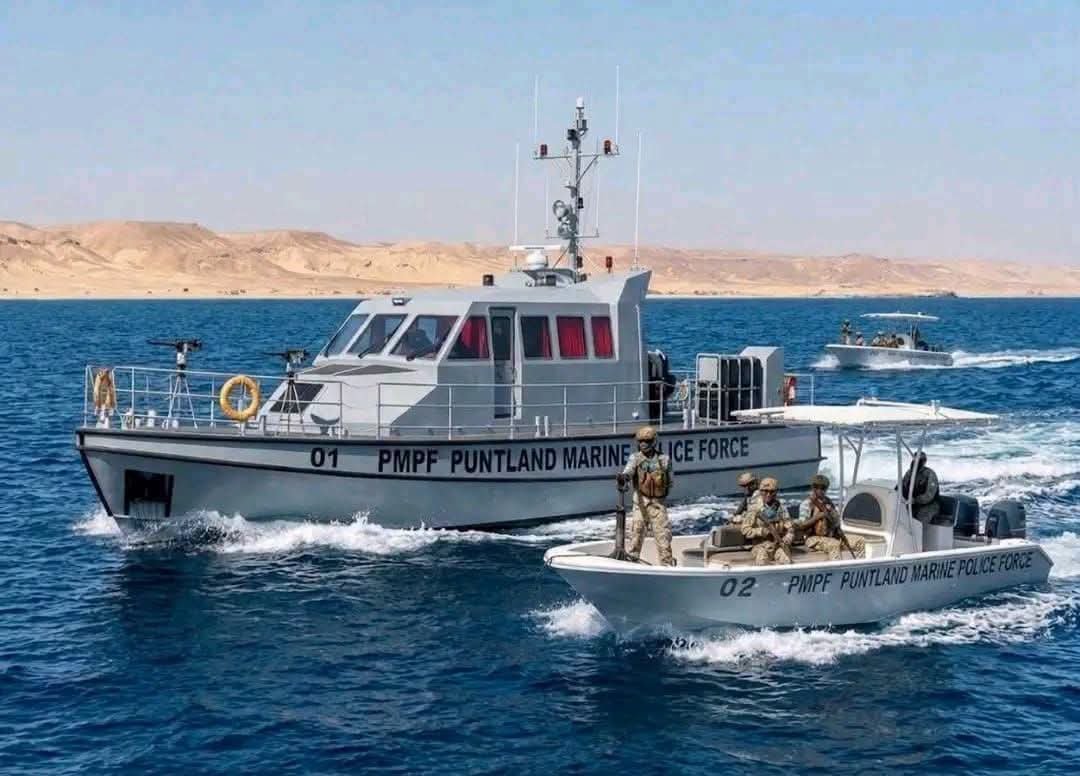 InsideSomalia2's tweet photo. #Breakingnews #Somalia’s Puntland state security forces attacked MT HONOUR25 Ship hijacked by #pirates since April, they held at #Bandar Bayla district shores.
17 sailors, ten of them from #Pakistan are onboard.
Follow updates here. https://t.co/adwimRQ0V5