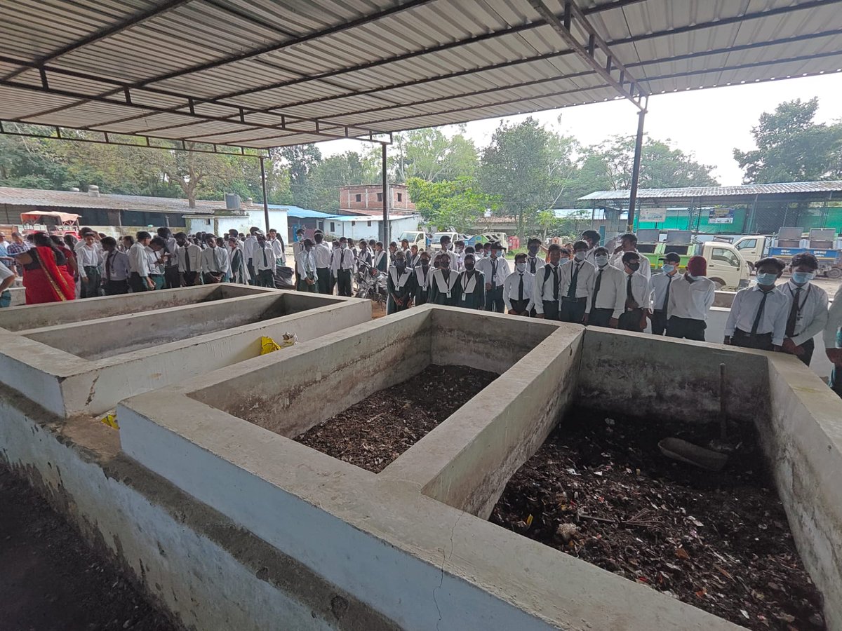 SwachhAMC's tweet photo. सेवा संकल्प एवं स्वच्छता ही सेवा - युवा फॉर स्वच्छता हेतु स्कूली छात्रों का अपशिस्ट प्रबंधन केंद्र भ्रमण  #Surguja #SHS2026 #SewaSankalp
@SwachhBharatGov https://t.co/meZpx06k1B