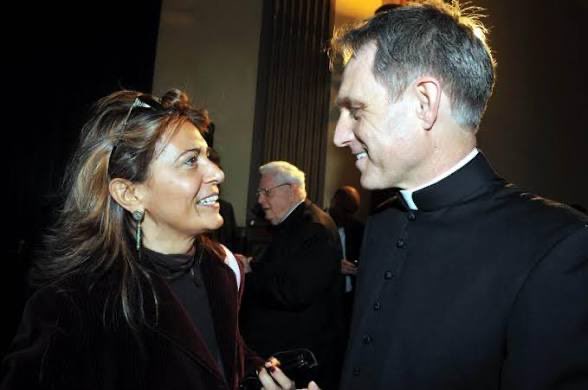 maria_mcalabro's tweet photo. Una celebre foto mia e di mons. Georg Ganswein scattata di Umberto #Pizzi pubblicata su @_DAGOSPIA_ RIP! 🙏 https://t.co/S1vv7v7L8N
