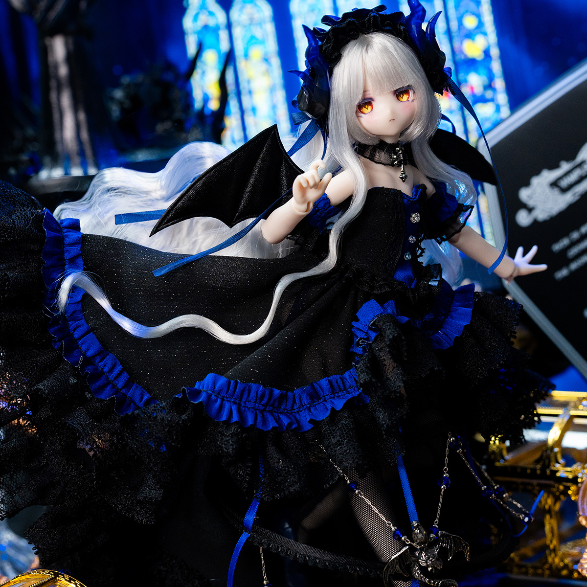 hermeow_shop's tweet photo. 📢🆕09/29(火)新作販売速報🆕📢
✨今夜21時より受付開始予定✨
大人気な2シリーズと同じ世界観の単品ドール最新作をご紹介❣

・Meki「造物の心：終末の祝福」特別限定単品ドール「Moon | 幻月」
https://t.co/X1nz5epoRe

・光喃の語「時の隙とオルゴール」単品ドール「深淵の氷焔竜・カヤナ」
https://t.co/NJwQr50Ikv
※「終焉の焔竜・ルビナ」の方はメーカーの出荷都合より10月上旬入荷予定に変更、改めてご了承ください。