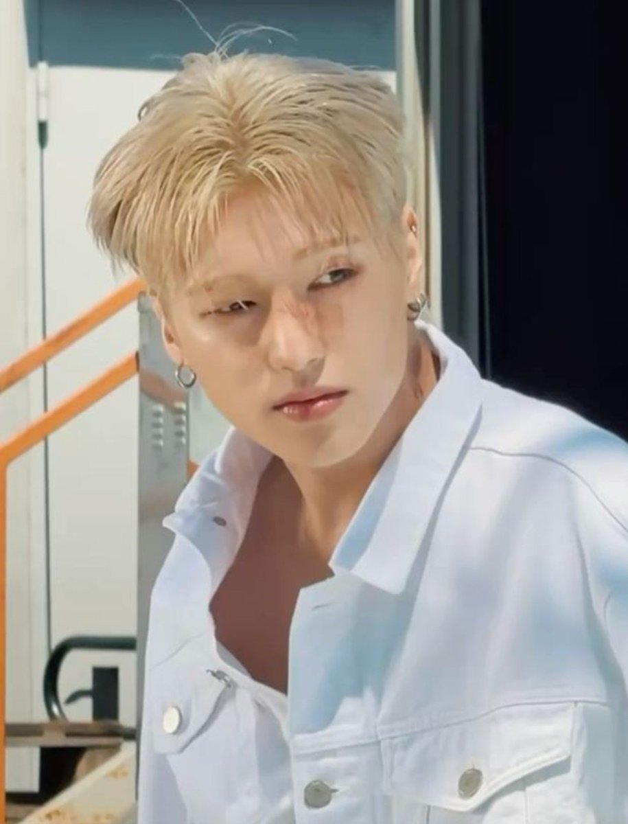 JWYcomfort's tweet photo. WELCOME BACK SHORT BLONDE HAIR WOOYOUNG  🫠🫠🫠 https://t.co/Jx3UEvr5II