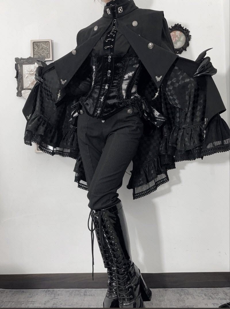 crimsonheirloom's tweet photo. victorian gothic, but make it effortlessly cool https://t.co/kfYWAgweiG