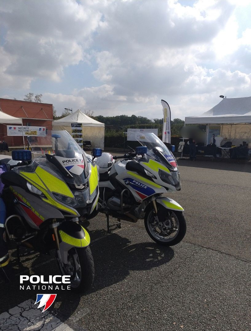 PoliceNat28's tweet photo. SÉCURITÉ ROUTIÈRE | Le 26/09, la police nationale d’Eure-et-Loir était présente à la Journée "Trajectoires de sécurité" spéciale femmes organisée par la Sécurité Routière à #Mainvilliers et dédiée à la prévention routière en 🏍️
👉26 motardes civiles ont participé à cette journée. https://t.co/6BVJz5xscf