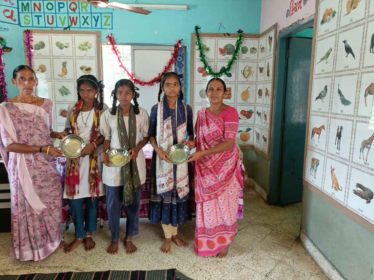 Tankaraicds's tweet photo. આજ રોજ icds ઘટક ટંકારા દ્વારા નેકનામ,  રહીશાળા , હરિપર, ભૂતકોટડા , હમીરપર  વગેરે અલગ અલગ 12 આંગણવાડી કેન્દ્રો પર પોષણ આંગણ મિલન ઉત્સવ કાર્યક્રમ નું આયોજન કરવામાં આવેલ. https://t.co/odHKA1TTT1