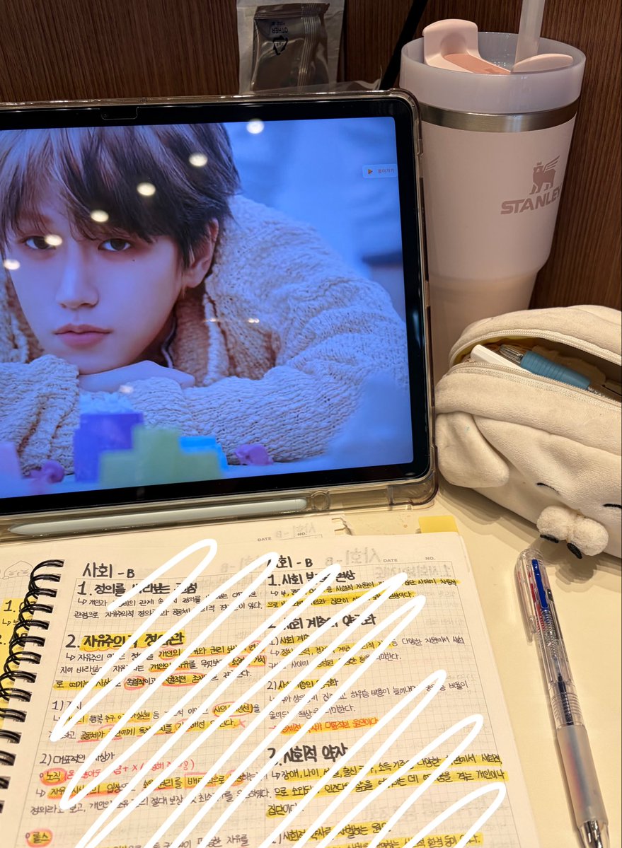ring_riwoo's tweet photo. 오늘의 학생은 리우님입니다🫶🏻 https://t.co/GcqKgiwSet