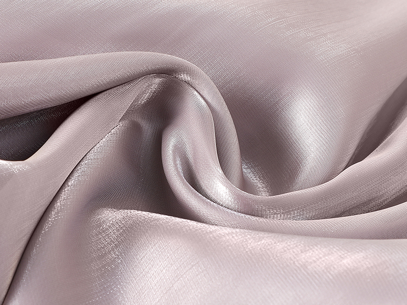 soelunk1's tweet photo. [Gu Mao Yi Satin] elegant! Soft, glossy, and perfect for stylish outfits  #FashionLuxury， https://t.co/xQ63Nvzynm