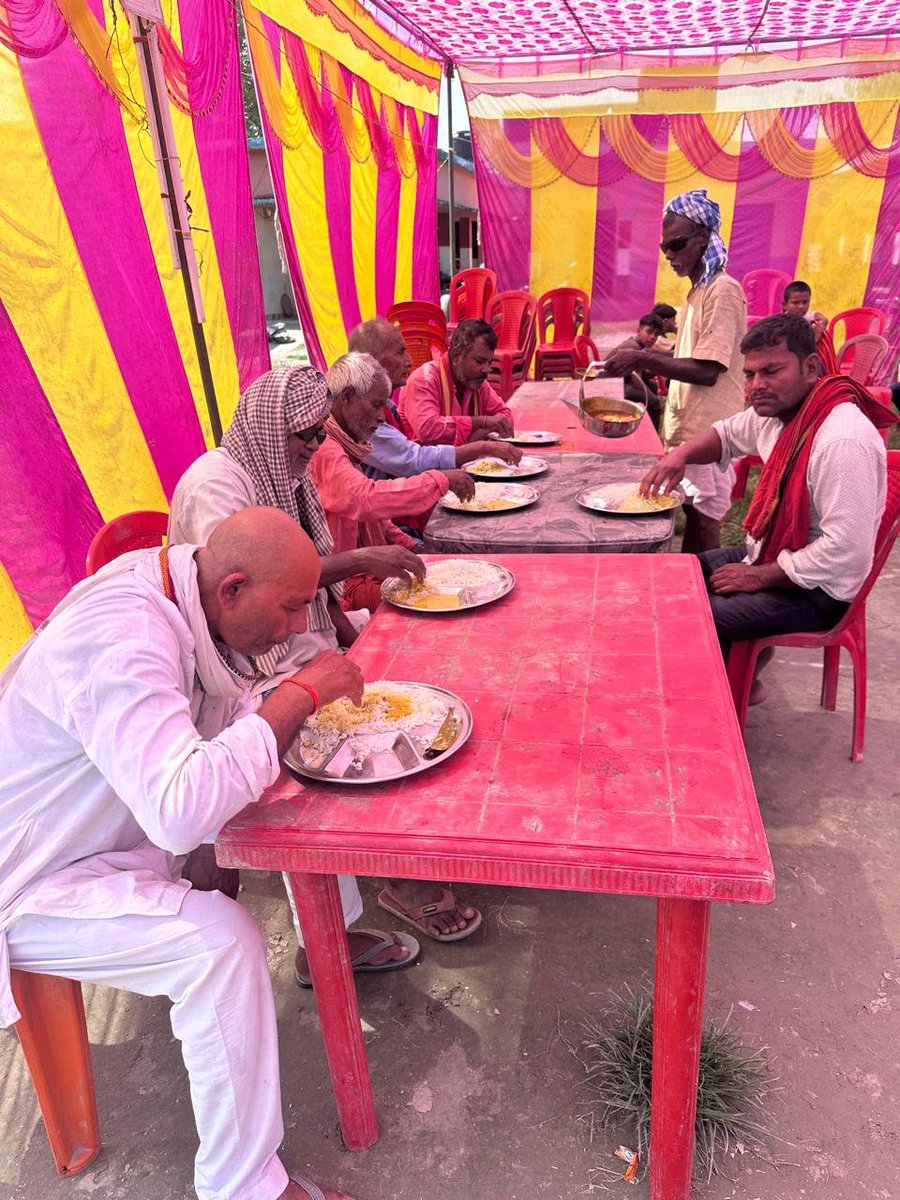 dmbettiah's tweet photo. योगापट्टी में सामुदायिक रसोई
योगापट्टी में बाढ़ प्रभावित लोगों के लिए सामुदायिक रसोई संचालित की जा रही है, जहां जरूरतमंदों को नियमित रूप से भोजन उपलब्ध कराया जा रहा है।
#samratchoudhary
#cmsamrat
#CommunityKitchen #Yogapatti #FloodRelief #WestChamparan
@BsdmaBihar
@BiharDMD https://t.co/93TuPFQOvY