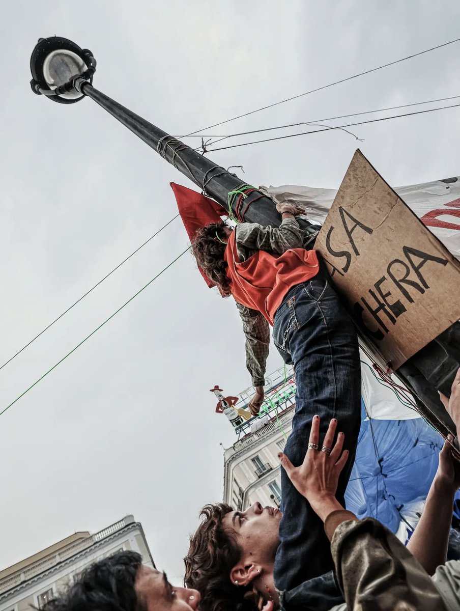 dirtysanchista's tweet photo. De nuevo amanece en la Puerta Del Sol.
Que viva la fuerza sindical. https://t.co/FPvowPQZdZ