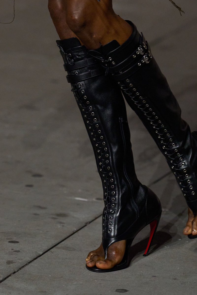 jacquemusx's tweet photo. One thing about Matières Fécales: they’re gonna deliver sickening Louboutin heels. https://t.co/Nn4S5IU5wQ